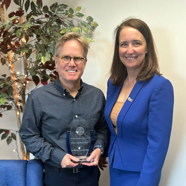 Rich-Ann_Dean-Leadership-award.jpg
