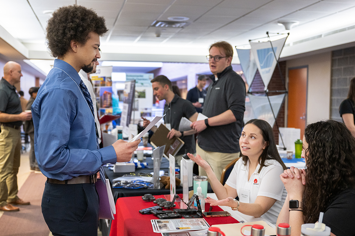 UA students at the spring CEPS Career Fair.